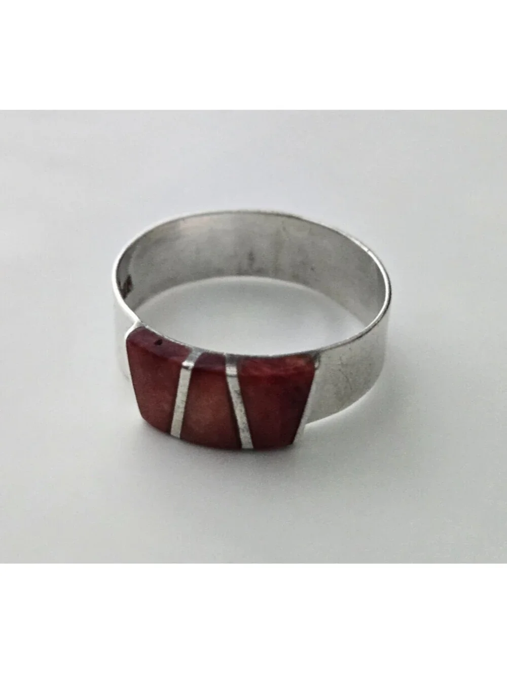 Vintage Sterling Silver Red Spiny Oyster Shell Channel Inlay Ring Size 7.75